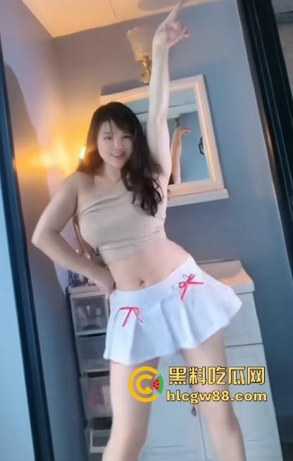 湖北抖音【猫咪老师】熟妇主播化身性感小野猫，一个私人飞机就开腾讯会议室湿欲私播，没声也够骚！-12