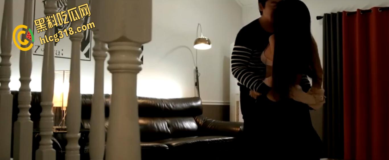 韩国三级《热情的邻居》,性感邻居短裙撩骚,沙发厨房女上狂战,爆操腿软爽翻天!-3