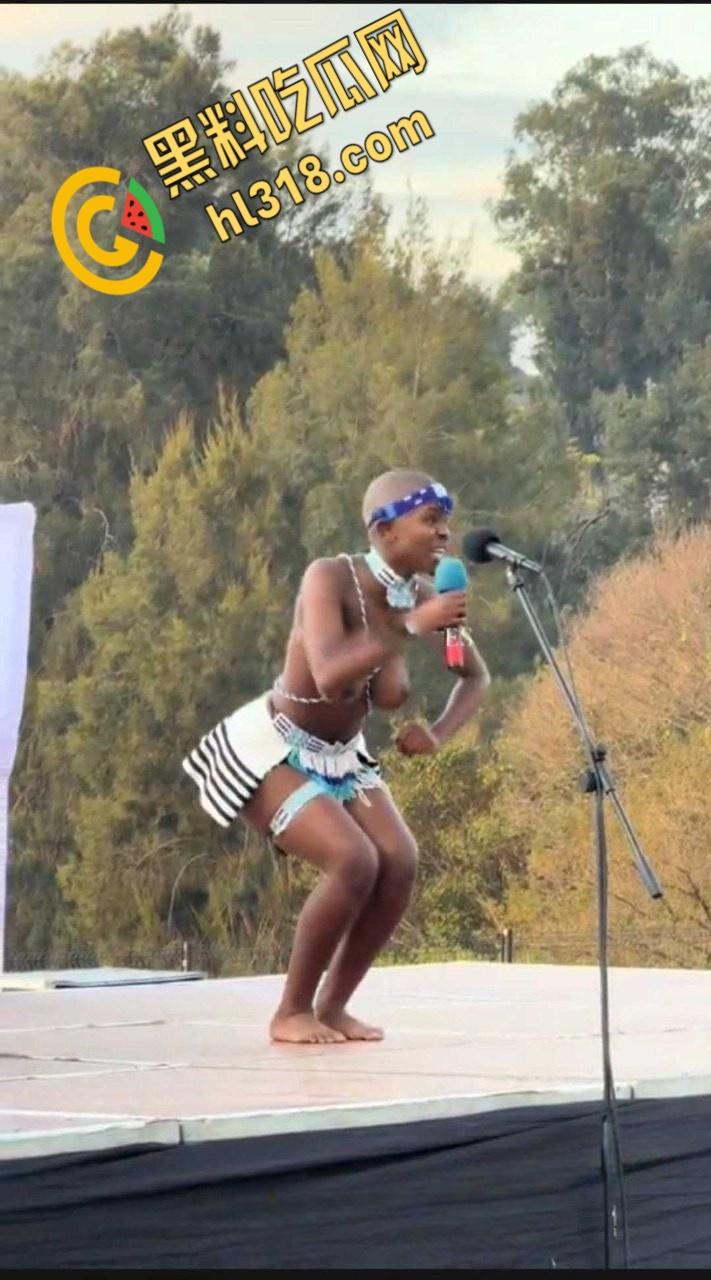 开普敦东部Miss inkciyo传统选美比赛,参加选手必须是处女,性感酮体舞台一展歌喉,不得不说真有看点 !-4