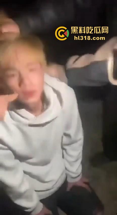 甘肃省定西市岷县多人群殴霸凌视频曝光, 逼其口含避孕套吹泡泡,还像狗一样爬,边爬边殴打!-2