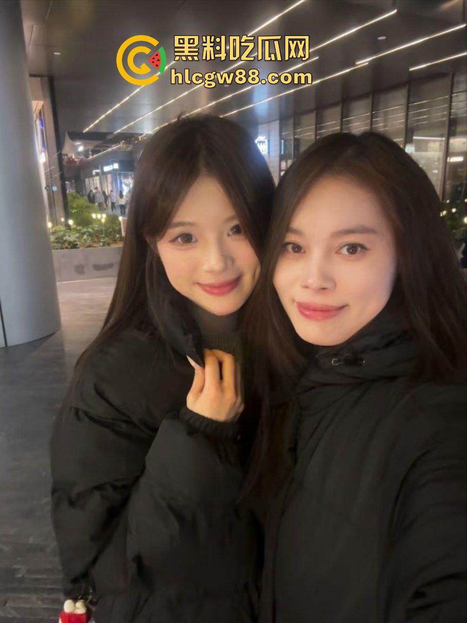 淫妻少妇妈妈 (陈霞) 为给女儿找工作下海做母狗,母女俩大展骚性,只要钱到位母女皆可双飞!-2