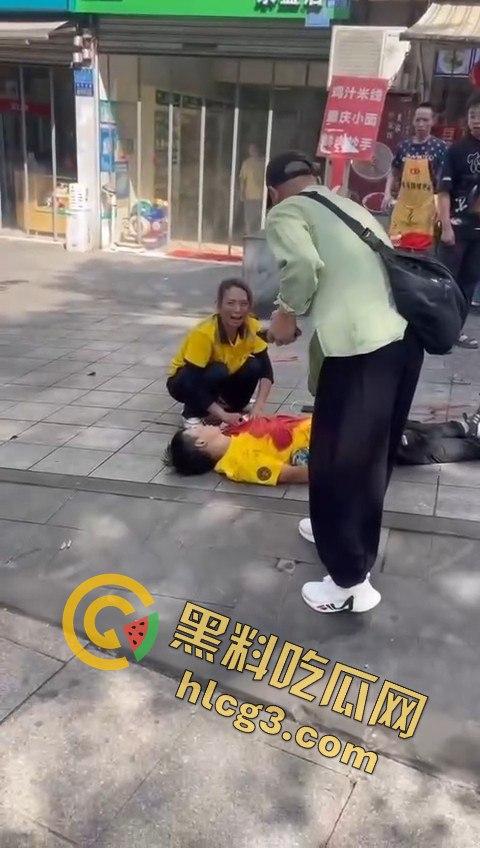 重庆南坪区男子因情感纠葛怒捅前妻现男友，血溅街头引发路人围观！-2
