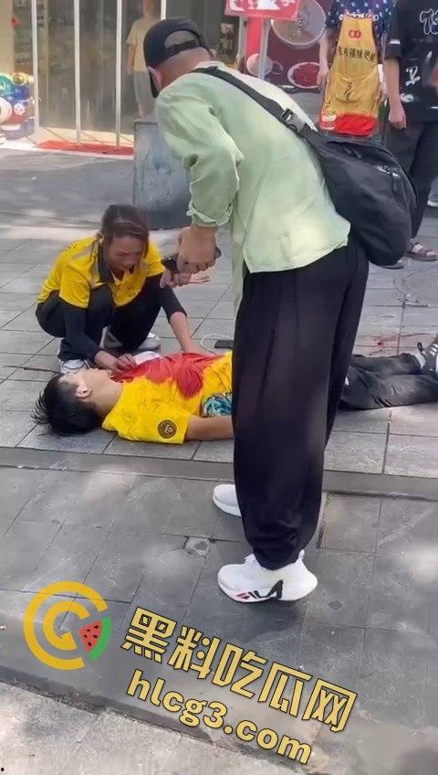 重庆南坪区男子因情感纠葛怒捅前妻现男友，血溅街头引发路人围观！-3