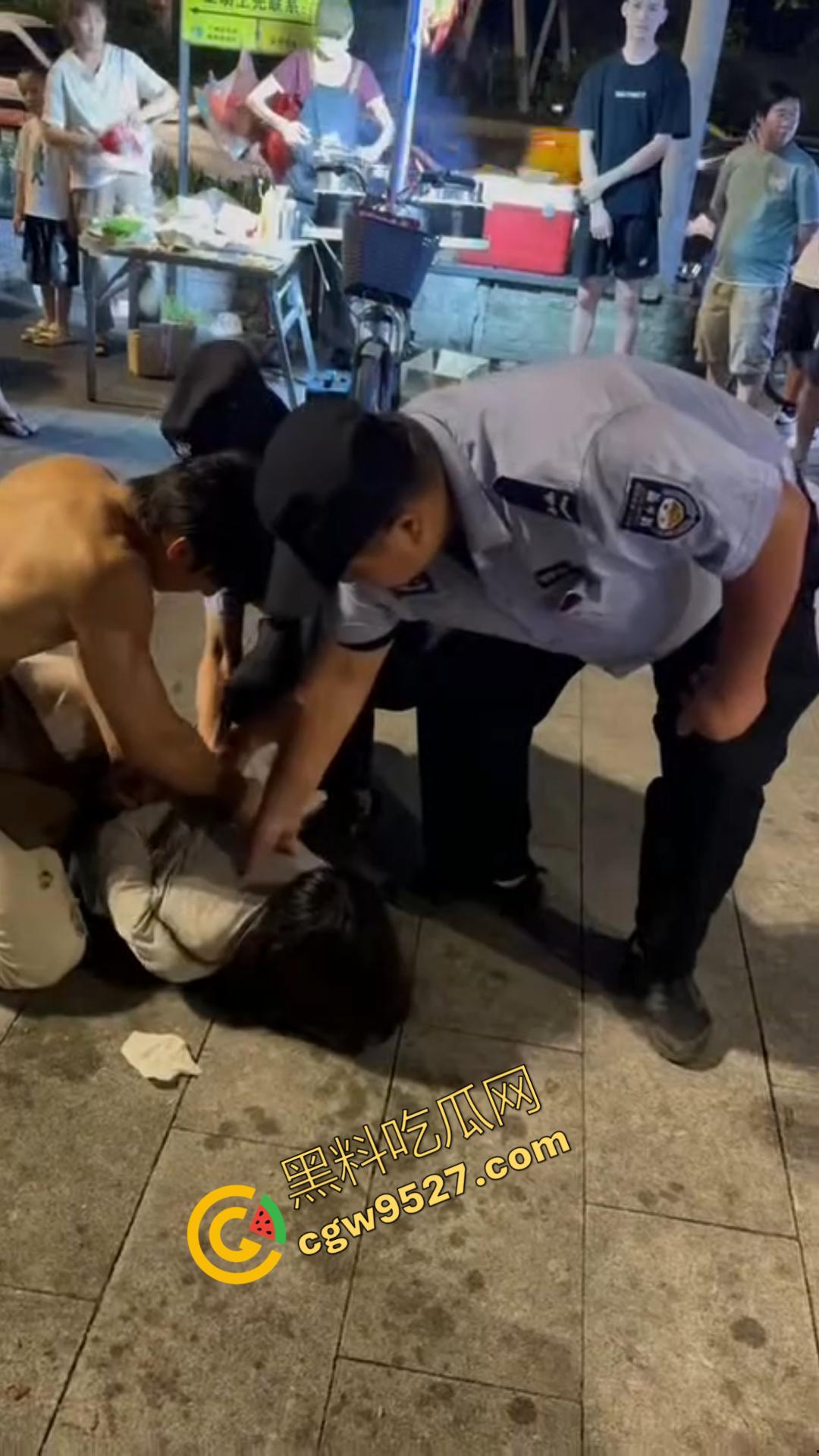 广州神秘女子街头持刀追赶小孩，目光疯狂行为诡异，一名疑似精神疾病患者引发恐慌被网友热议！-13