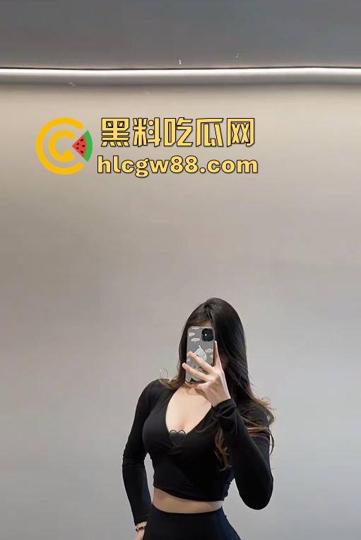 抖音高颜值健身网红【幸福的女人】约炮视频曝光,黑丝开档裤配上丰乳巨臀 诱惑十足!-9