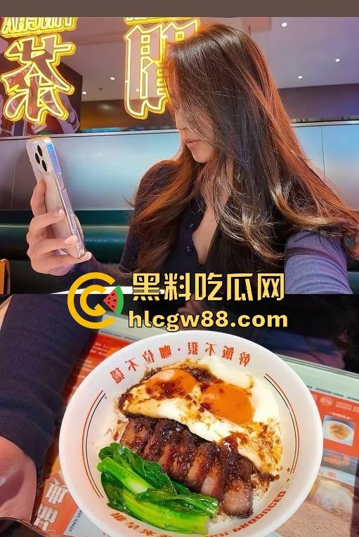 抖音高颜值健身网红【幸福的女人】约炮视频曝光,黑丝开档裤配上丰乳巨臀 诱惑十足!-11