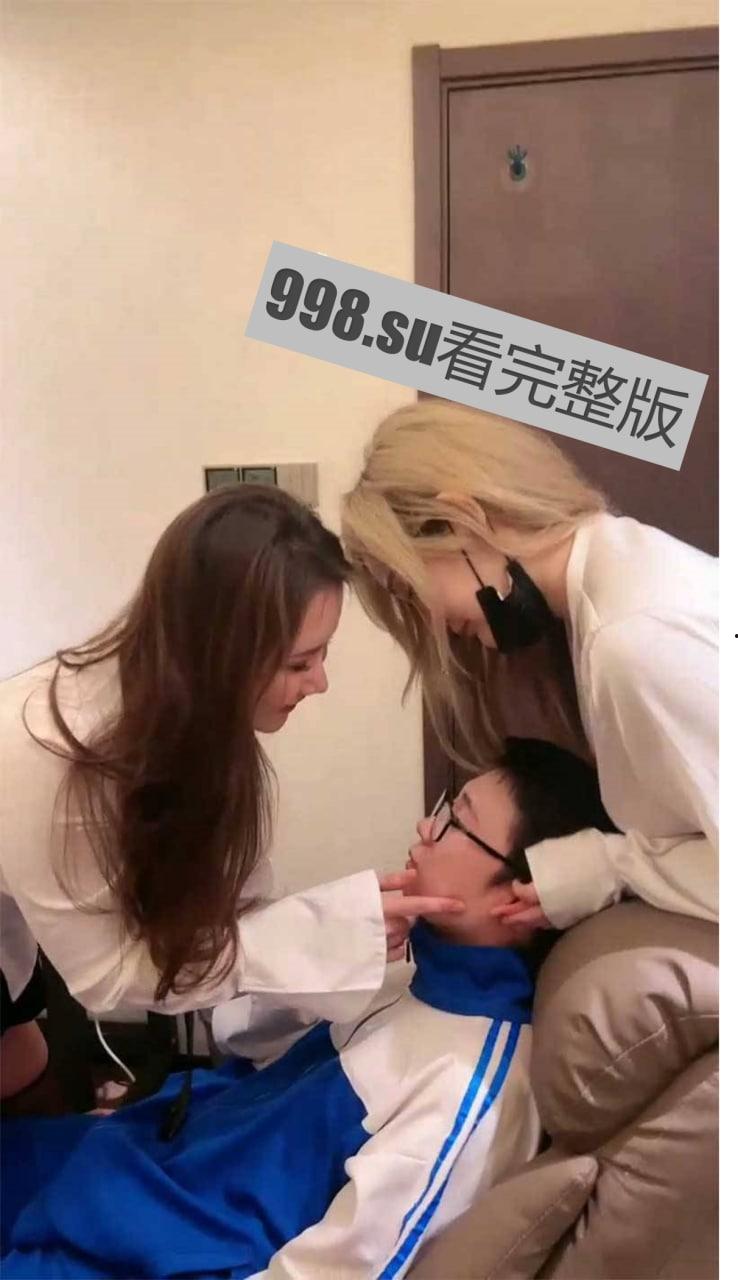 重磅热瓜！深圳处男门三部曲 18 岁成年礼 两个小姐姐帮忙破处双飞-4