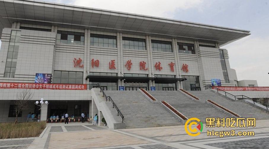 沈阳医学院一对骚男女校内长椅上脱裤子抠逼 现场搞调教 尺度大得像在拍小黄片 真把学校当野战场了!-1