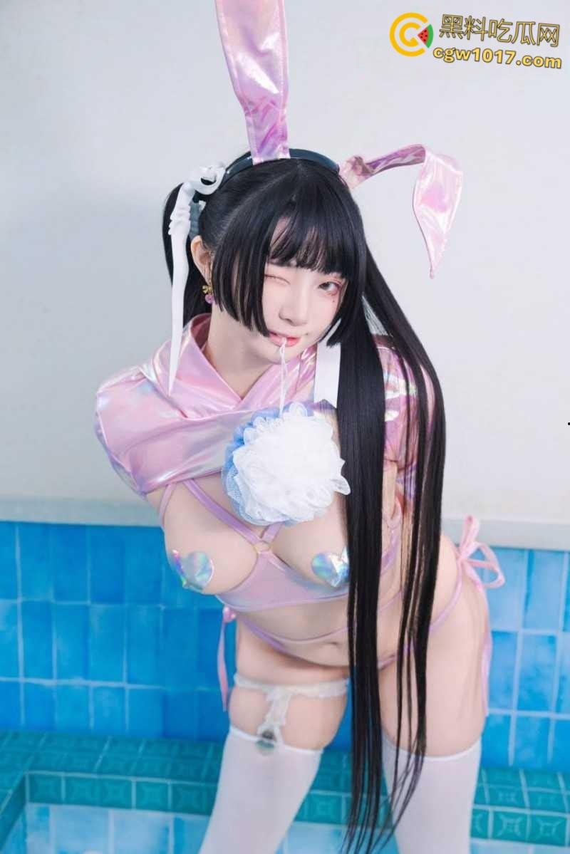 台湾萝莉女神【落落Raku】大尺度浴池写真,化身粉红小白兔激情自慰,紧致白虎穴娇艳欲滴!-2