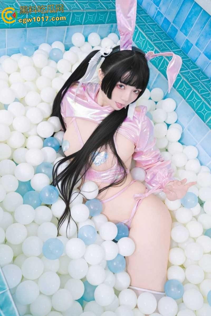 台湾萝莉女神【落落Raku】大尺度浴池写真,化身粉红小白兔激情自慰,紧致白虎穴娇艳欲滴!-4