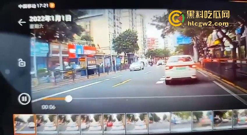 珠海夏湾新能源车失控，撞飞3人血溅街头，司机冷漠围观群众怒骂缺德玩意儿！-6