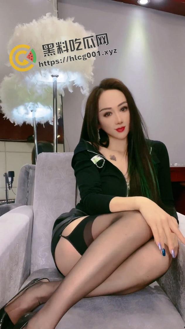 抖音网红【yihao】榜一大哥定制特辑 少妇感十足的骚鸡 金钱掰开的小穴水就是多啊-5