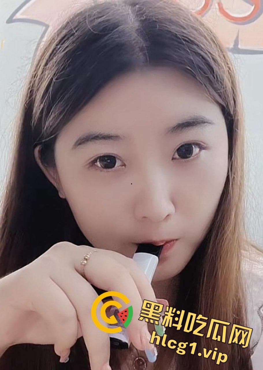 抖音巨乳网红『渣渣瑶』私拍视频泄密！虽颜值一般但巨乳傲人，抚摸淫穴画面火辣！-6