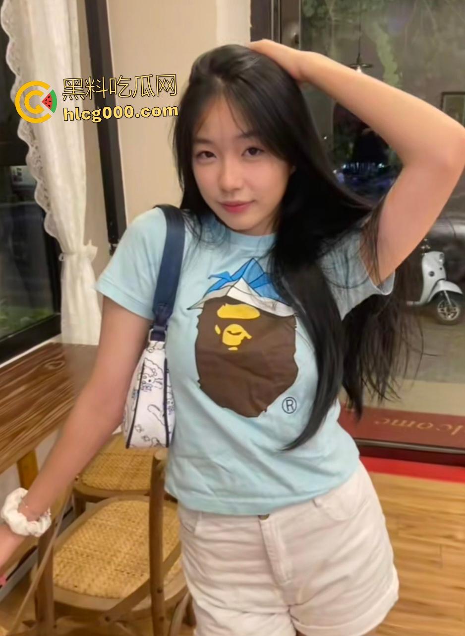 抖音网红【小妍想禁言】在高中时远古自慰视频被老弟发出来当黄片看！手指狂舞完事后还舔舔尝味道！-2