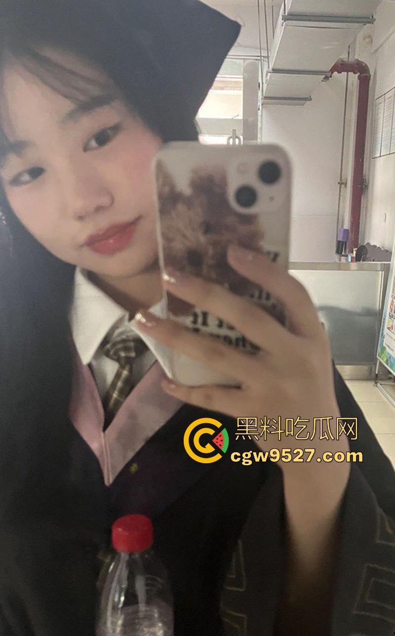 湘潭大学极品眼镜妹【林晴怡】与好兄弟一起尝试激情3P,反差小母狗前后夹击,深喉吞精反差到极致!-2