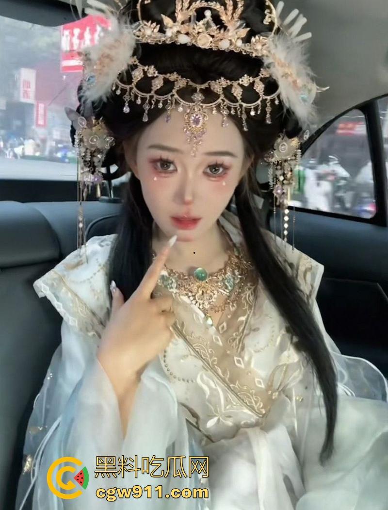 北京中医药大学【李雯玮】与男友私密视频流出,炮机扩阴调教点燃欲望,口爆吞精猛插小穴!-2