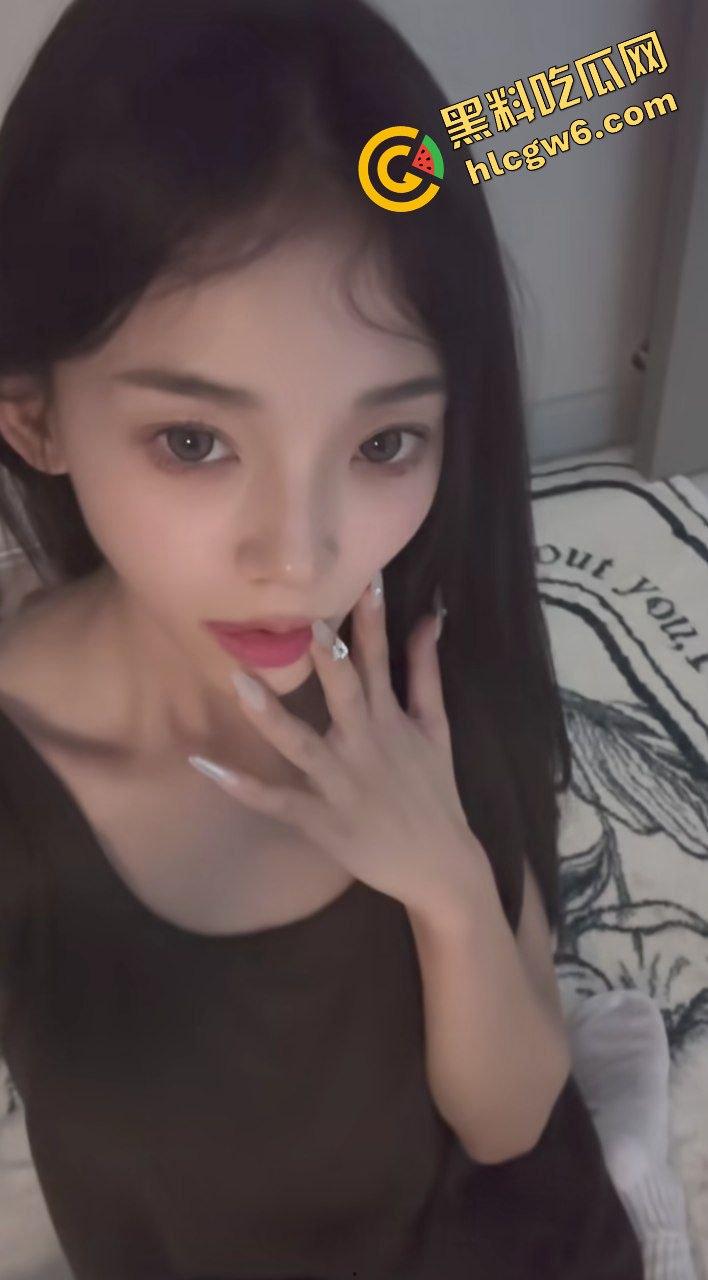 广西柳州南站00后反差婊骚鸡『张倩姿』勾引纹身单男 小巷穿黑丝干炮后怼射地!原创独家流出!-7