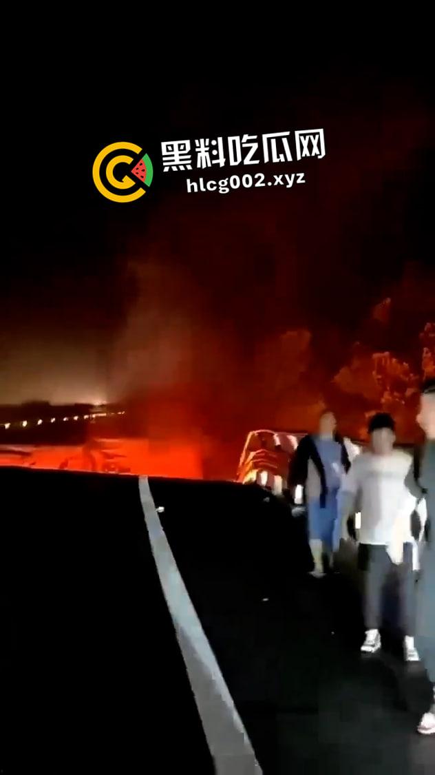 肥猫之死热度远超梅州高速惨案!工程质量问题堪忧 电车起火才是主要原因 全网没人说真话?-3