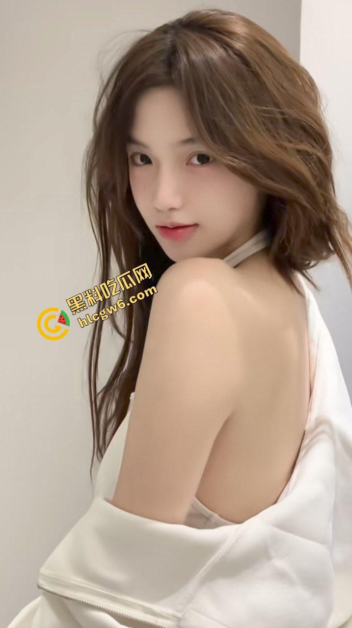 抖音出水芙蓉气质反差女网红『偷心九月天』被会员大哥约操 家中深喉后入激情!原创独家曝光流出!-4