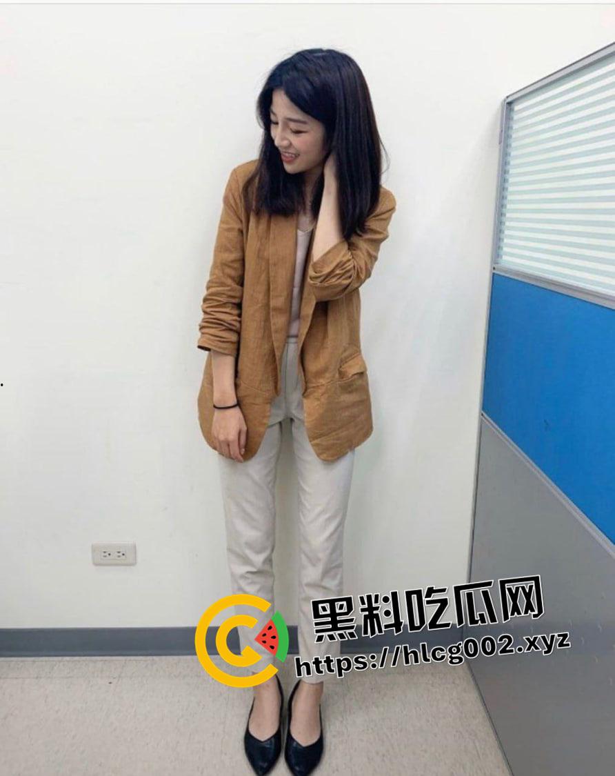 台湾人妻御姐和同事出差开房 浓密的黑森林难怪性欲这么旺盛 嗲嗲的叫床 这谁顶得住-3