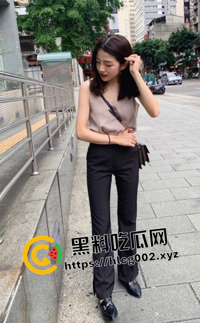 台湾人妻御姐和同事出差开房 浓密的黑森林难怪性欲这么旺盛 嗲嗲的叫床 这谁顶得住-6