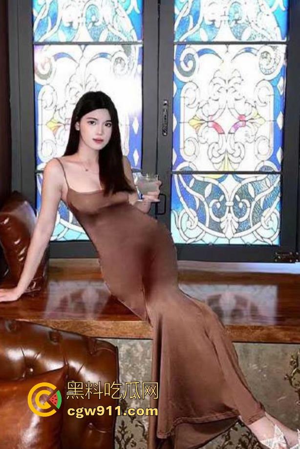 广西贵港市高颜值骚鸡【吴金莲】人如其名天生的淫荡母狗约炮成瘾!极品的炮架子一天不挨操就浑身难受!-3