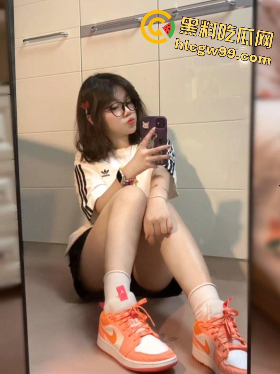 今天的飞机就打到这里了！秦皇岛清纯小妹【张念一】独特性癖好小母狗，偷穿父亲内裤自慰-14