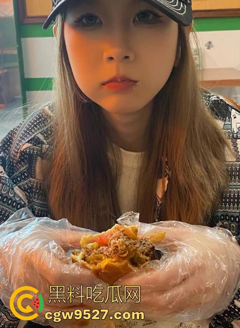 中国海洋大学【许真福】，高颜值大一嫩妹，被前男友曝光，粉嫩小穴饱满诱人，清纯骚妹让人心动不已！-5