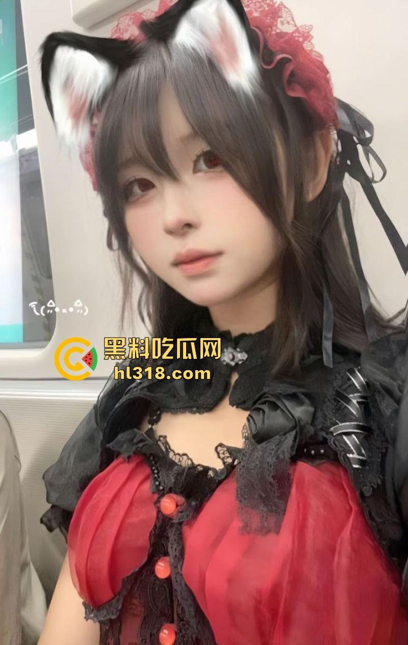 广州JK嫩妹【李诗诗】趁父母出门带游戏中CP回家做爱，无套爆操白虎馒头穴，堪称极品！-12