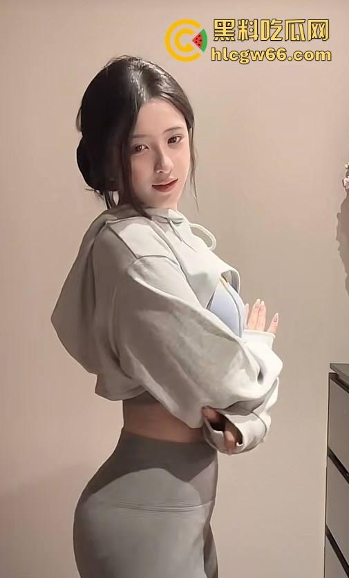 抖音极品性感巨乳网红【一只流氓兔】丰乳肥臀气质风骚 性感胴体充满诱惑力 约炮视频曝光流出！-7