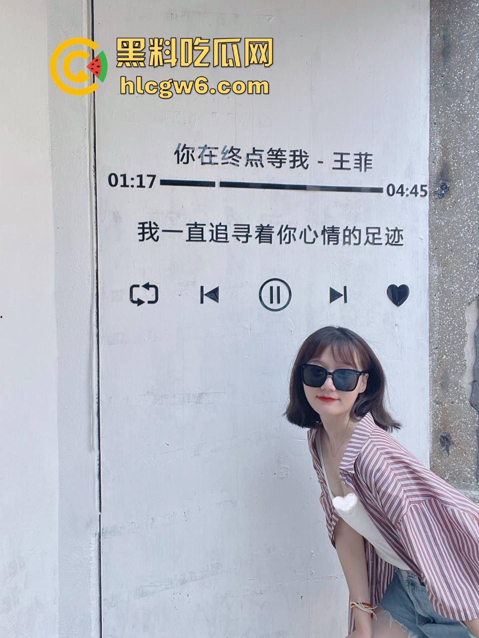 精致少妇【刘诗琪】生活照与床照双重曝光,浓妆美艳下的骗局,脱衣后原形毕露却骚得让人上头!-1