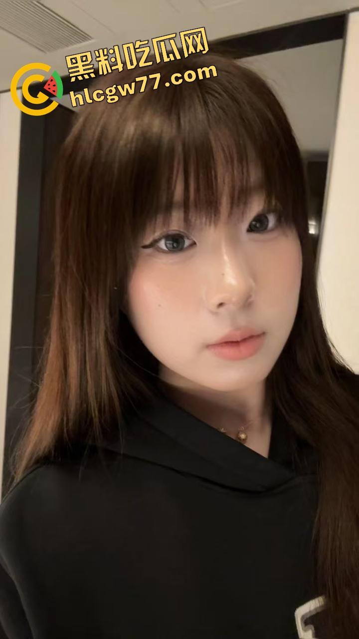 洛阳春药少妇路边失控,躺路沿石抠逼自慰,浪叫老公快操我,家里是没床吗?-4