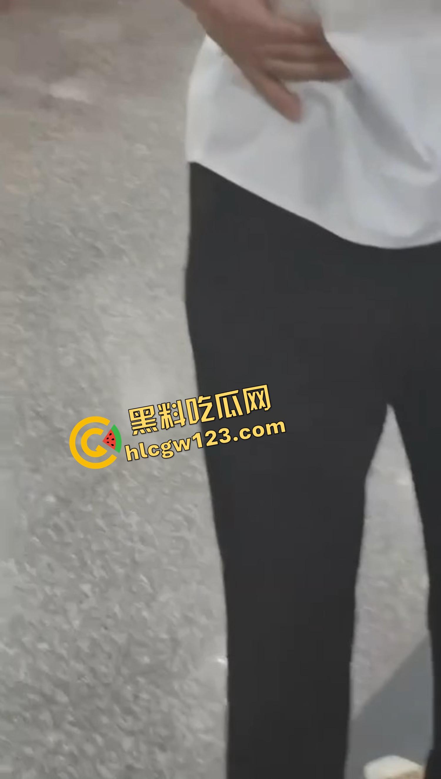 武汉大学学生论文吗没过就开砍?食堂见人上去就一刀,无差别出刀,年轻人心态这么炸裂的吗?-11