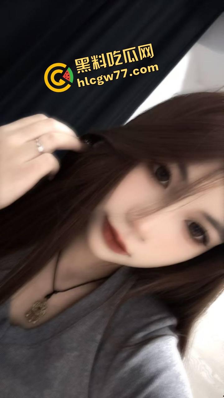 安徽巨乳女秘书『高燕』装纯办公室自慰被同事抓现行，轮着干逼射爆脸，脸上的精液像糊墙！-1