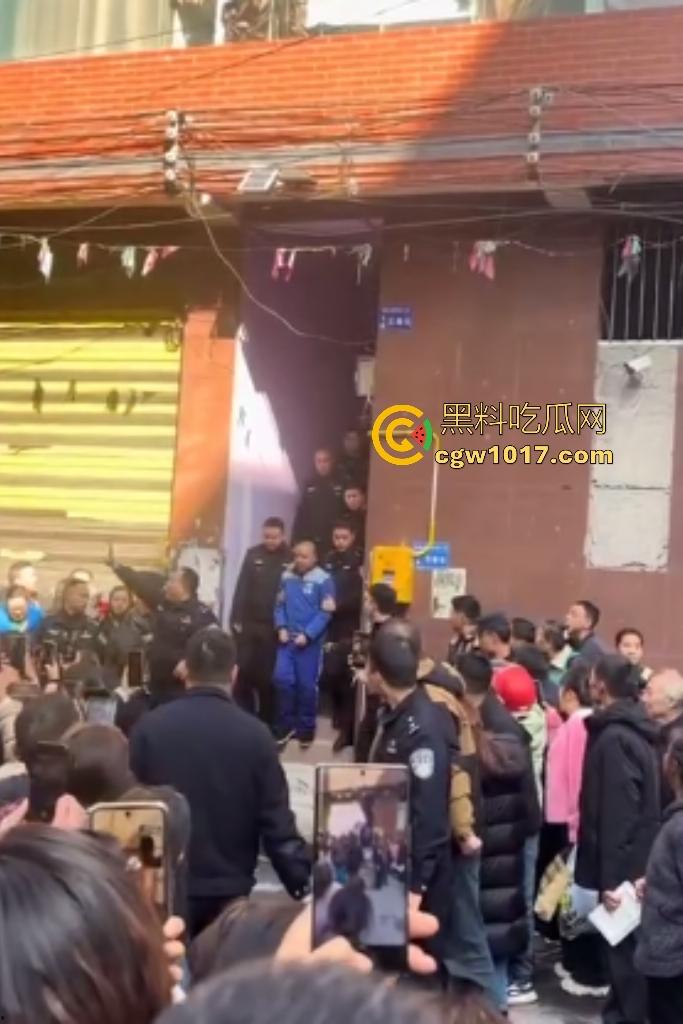 11月25日贵州习水温水偷盗140万现金的落网嫌犯指认现场,现金全数追回警方通报成功破案,不知能否还给需要的人?-3