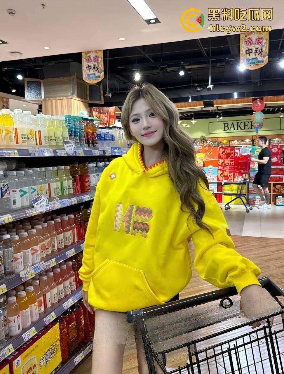 郑州00后【黄絮如】裸聊视频被渣男泄露,骚到舔自己淫水,这下彻底火了!-3