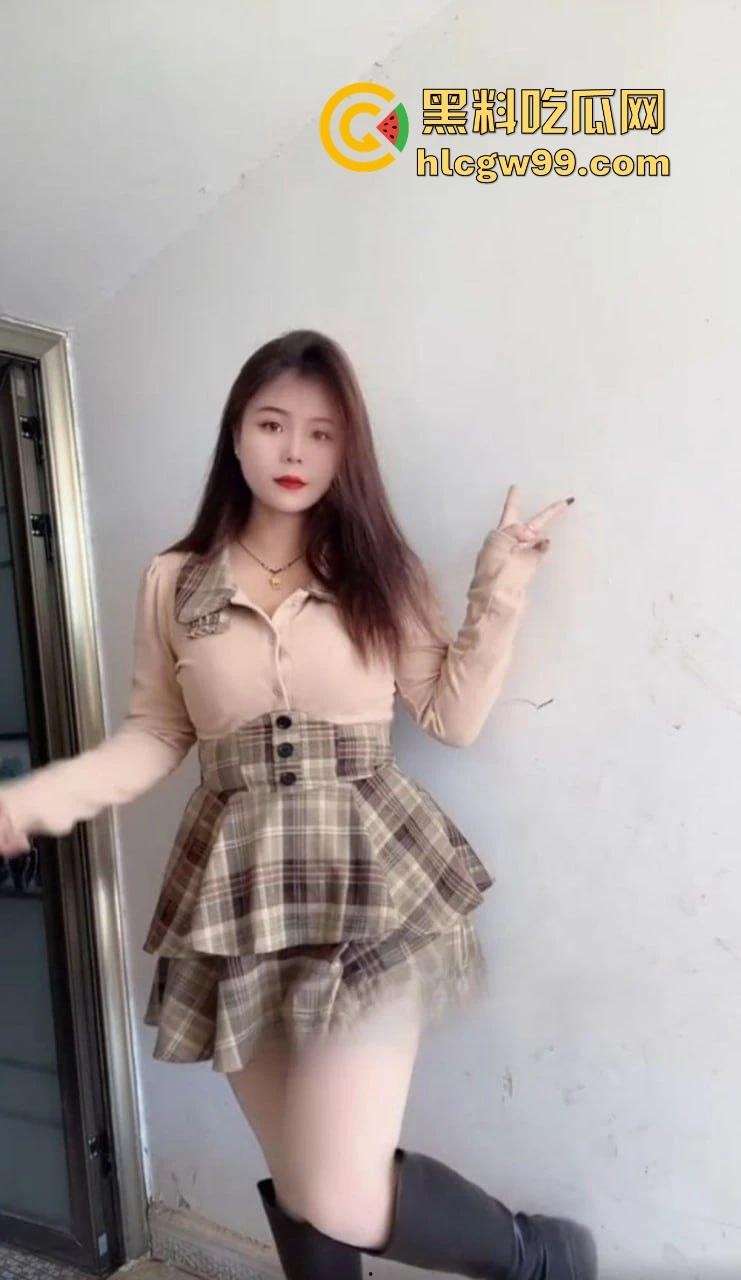 快手网红【小婊妹】明码标价200买自慰,2000线下一夜情,颜值平平还敢卖这么贵,真把自己当金逼了?-8