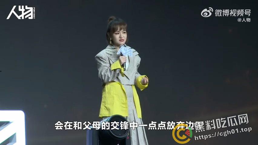 小仙女又高潮了!网红博主【思文】演讲发表逆天言论 男人洗不干净袜子 女性独立不需要经济 女拳新高度-4