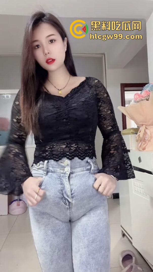 快手网红【小婊妹】明码标价200买自慰,2000线下一夜情,颜值平平还敢卖这么贵,真把自己当金逼了?-16