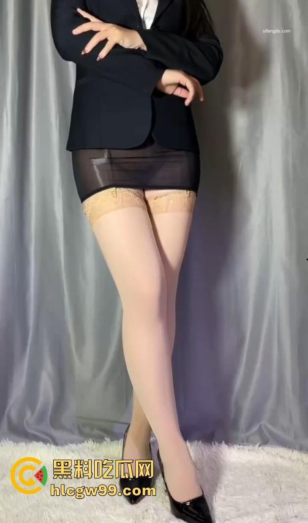 小编推荐!抖音极品少妇【田囡囡】肥臀熟女擦边裸舞自摸,各色丝袜高跟真空上阵非常诱人,先撸为敬!-9