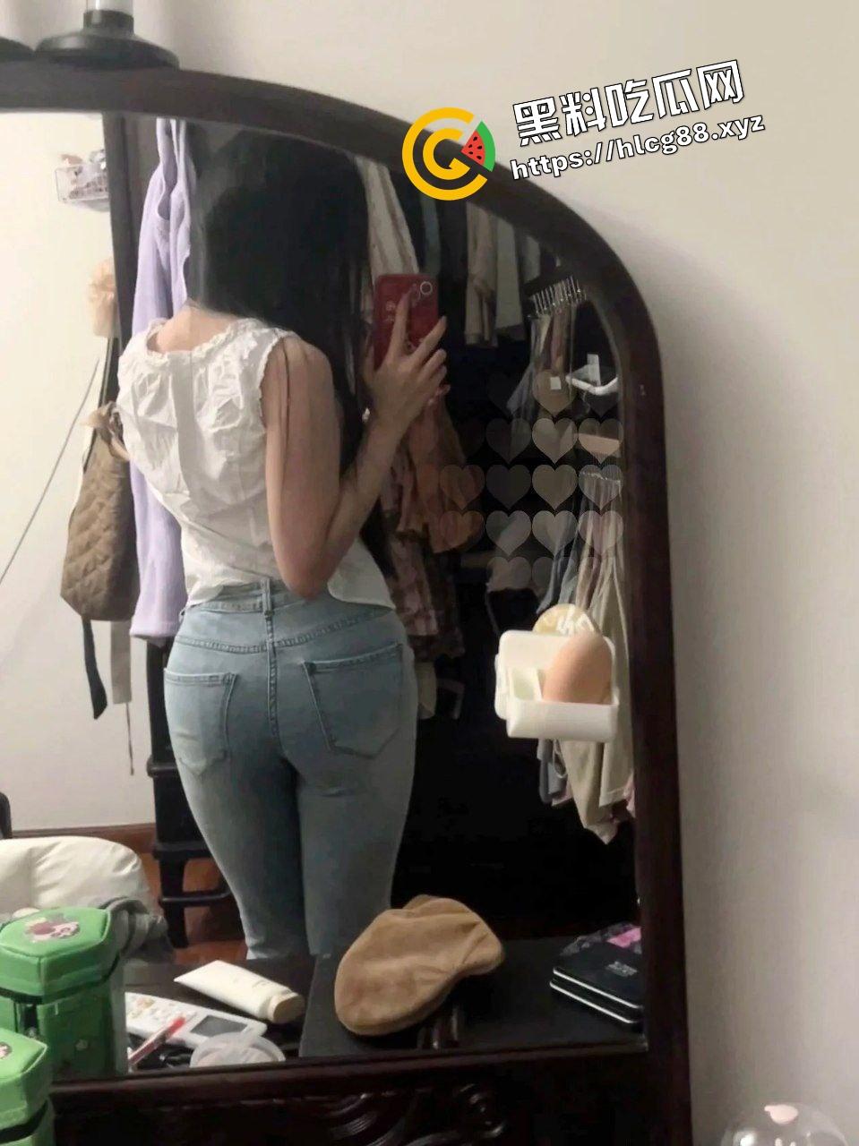 绿帽奴肾虚秒男没性能力秒射,喊上非洲黑人小伙SM爆操淫妻,自己则在一旁观赏加油助威!-4