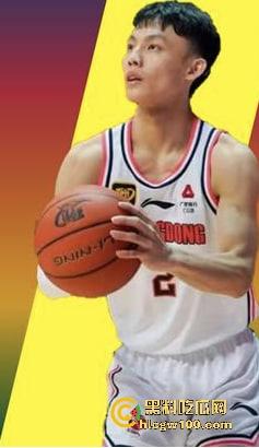 CBA赛场成啦啦队透明高跟的秀场,球迷目光全被那双高跟吸引,比赛啥的都无所谓!-3