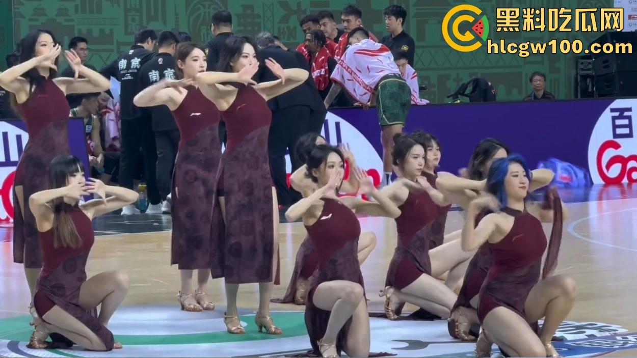 CBA赛场成啦啦队透明高跟的秀场,球迷目光全被那双高跟吸引,比赛啥的都无所谓!-15