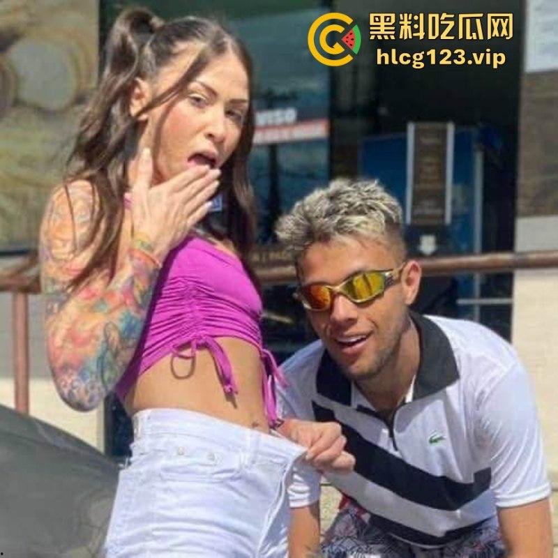 巴西女歌手【皮波基尼亚Pipokinha】穿丁字裤进入观众群 男粉丝集体失控 摸遍她的胸部臀部 丁字裤被拉开!-1