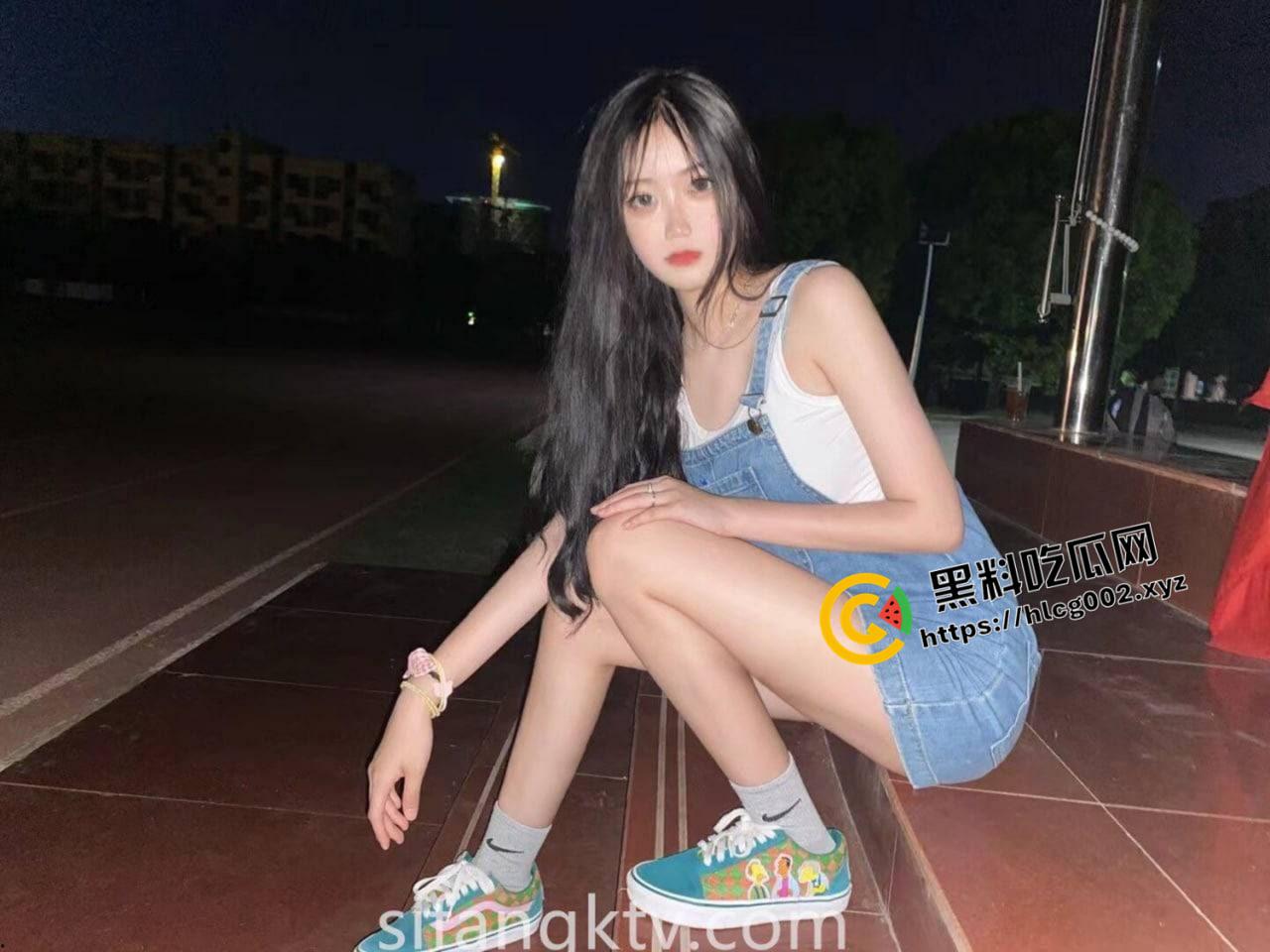 印象足拍付费流出!甜美在校学妹的美脚足交 笑起来哥哥的心都花了 赶快把大屌塞进嘴里-12