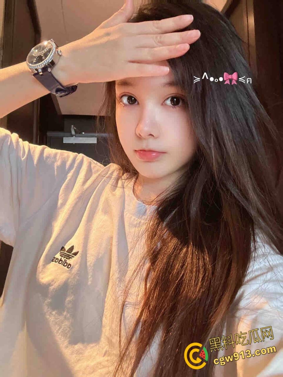 饥渴女友影响我打LOL,跪在地上深喉口交,小骚逼又开始痒了,必须狠狠地调教她,踩着头抽屁股爆操 !-3