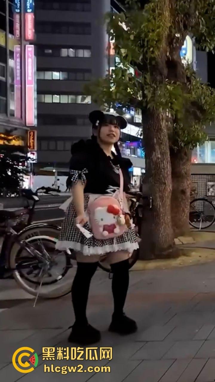 宅男天堂!实拍日本街头让人眼花缭乱的精致站街少女 多少钱可以带回家?-1
