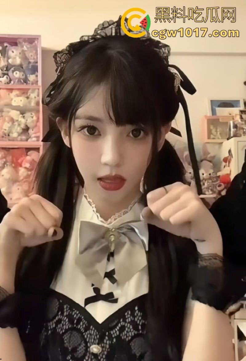 抖音高颜值网红【不要乱倒垃圾】早期私密视频曝光,极品尤物露脸深情口交深喉, 高清无码甜妹人设崩塌!-5