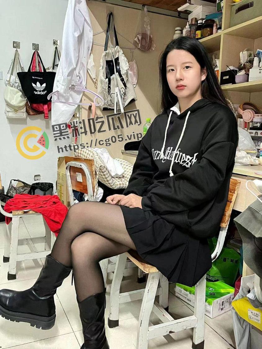 楚雄医专【徐晓艳】宫外孕 分手后私密照片视频被前男友流出 调教自拍 摁头爆操 妥妥的母狗肉便器-1