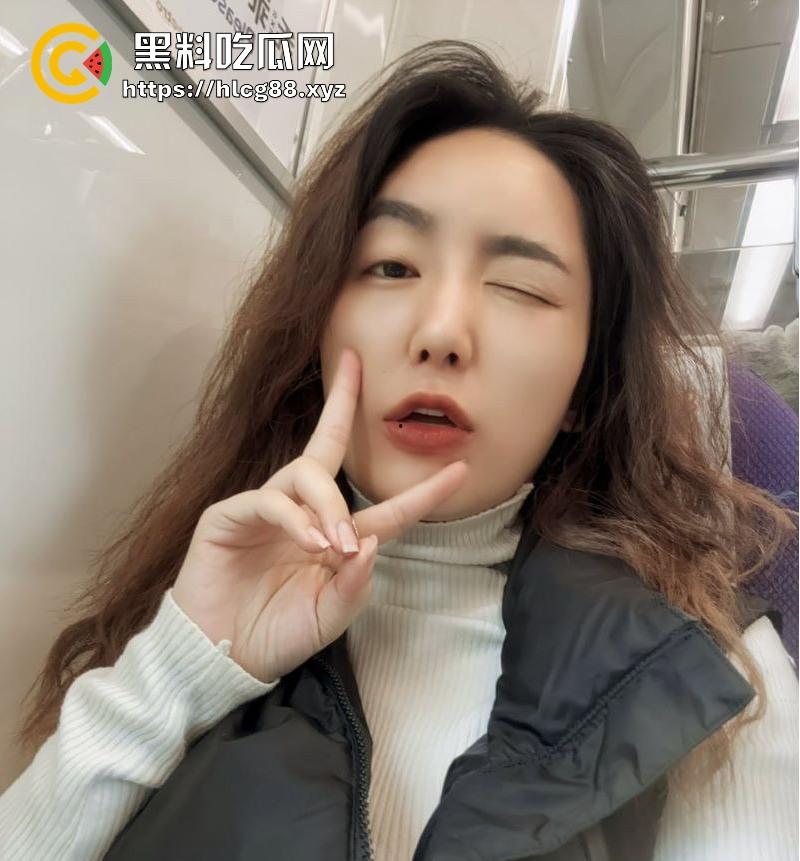 台湾小麦色健身女【你的小太阳】付费资源流出,极品蜜桃臀疯狂榨精,高潮时全身都在颤抖!-1